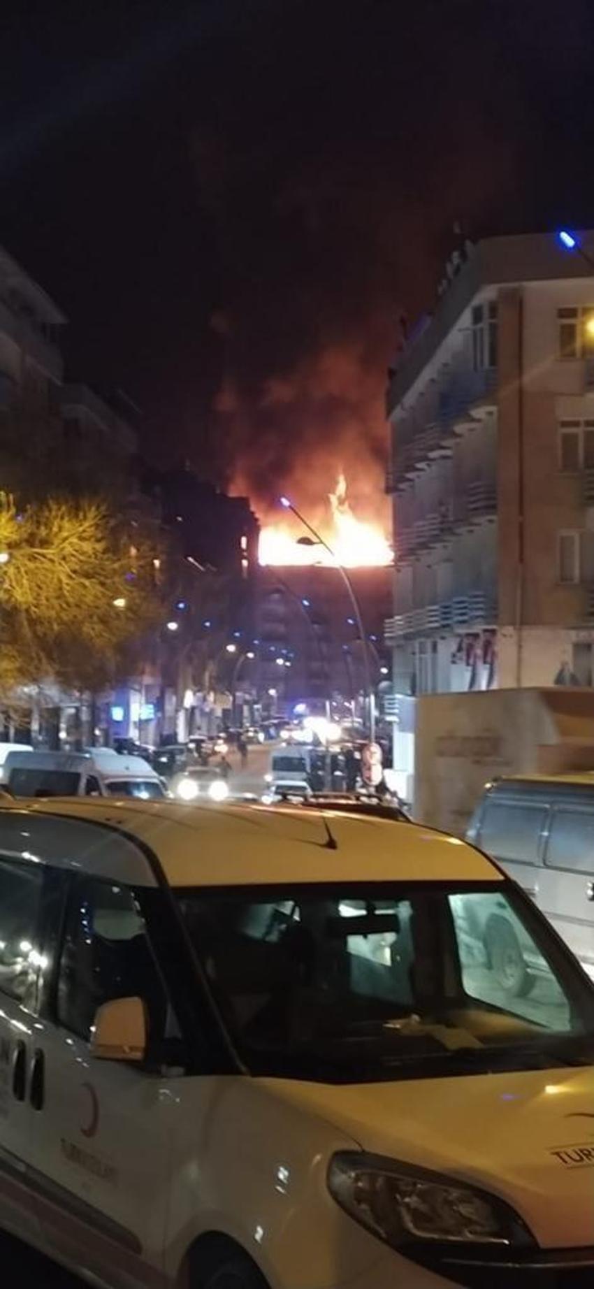 Elazığ'da deprem! Çok sayıda ölü ve yaralı var, Hatun Teyze de kurtarıldı...