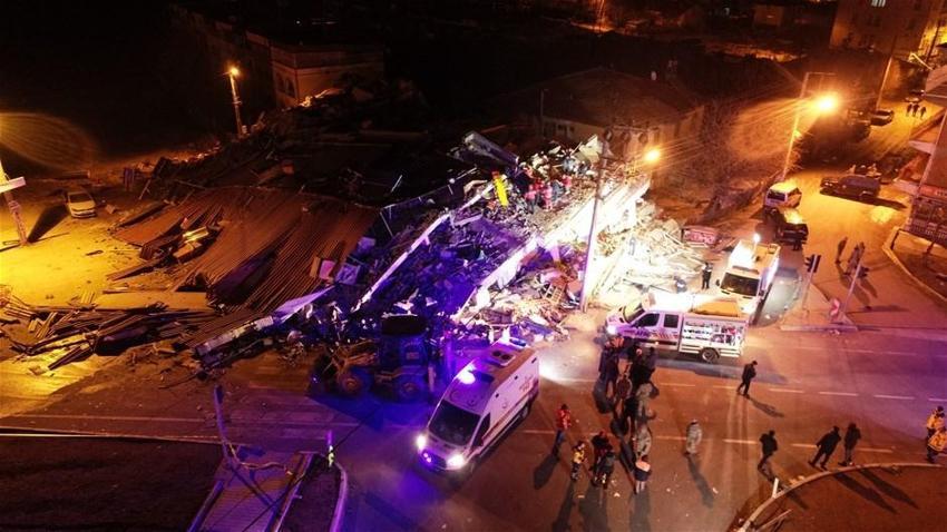 Elazığ'da deprem! Çok sayıda ölü ve yaralı var, Hatun Teyze de kurtarıldı...