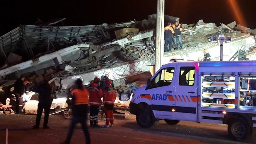 Elazığ'da deprem! Çok sayıda ölü ve yaralı var, Hatun Teyze de kurtarıldı...