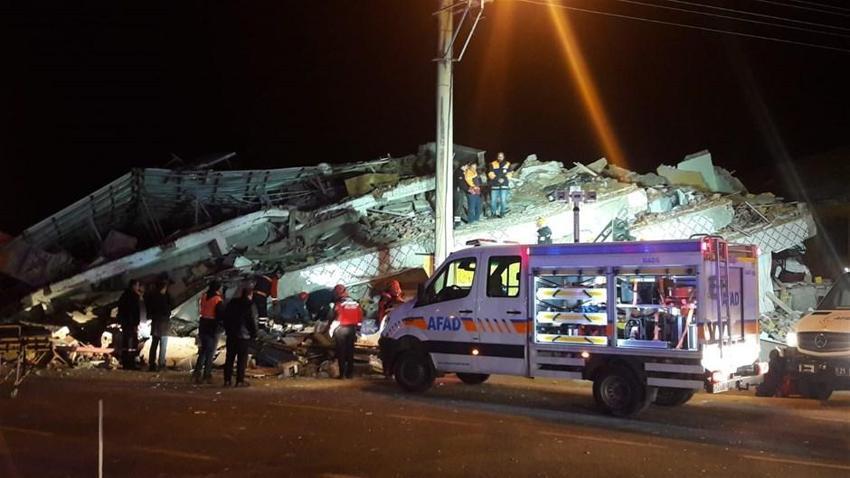 Elazığ'da deprem! Çok sayıda ölü ve yaralı var, Hatun Teyze de kurtarıldı...