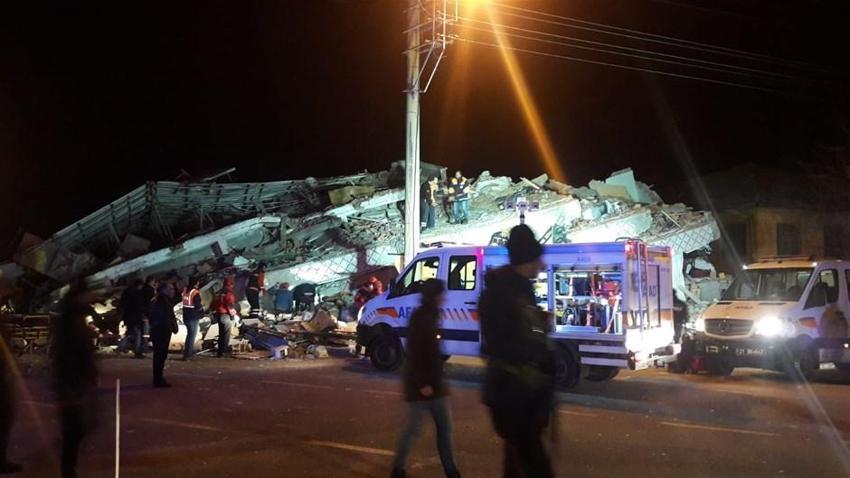 Elazığ'da deprem! Çok sayıda ölü ve yaralı var, Hatun Teyze de kurtarıldı...