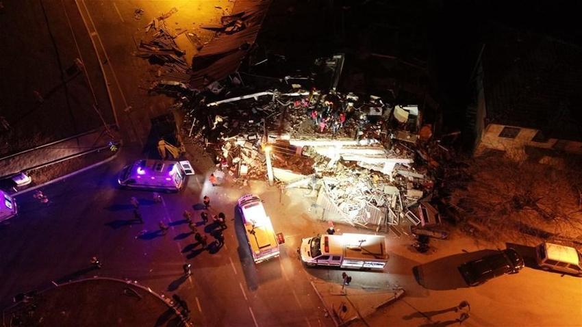 Elazığ'da deprem! Çok sayıda ölü ve yaralı var, Hatun Teyze de kurtarıldı...