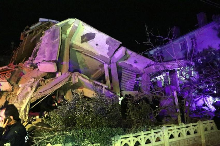 Elazığ'da deprem! Çok sayıda ölü ve yaralı var, Hatun Teyze de kurtarıldı...