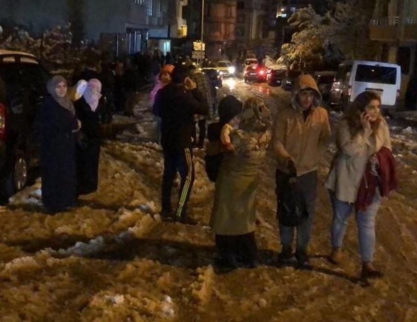 Elazığ'da deprem! Çok sayıda ölü ve yaralı var, Hatun Teyze de kurtarıldı...