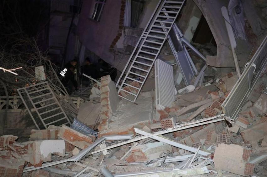 Elazığ'da deprem! Çok sayıda ölü ve yaralı var, Hatun Teyze de kurtarıldı...