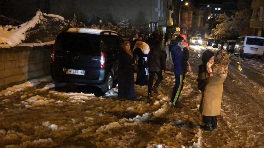 Elazığ'da deprem! Çok sayıda ölü ve yaralı var, Hatun Teyze de kurtarıldı...