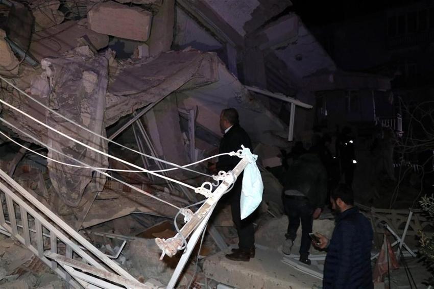 Elazığ'da deprem! Çok sayıda ölü ve yaralı var, Hatun Teyze de kurtarıldı...