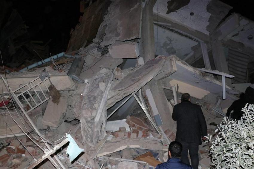 Elazığ'da deprem! Çok sayıda ölü ve yaralı var, Hatun Teyze de kurtarıldı...