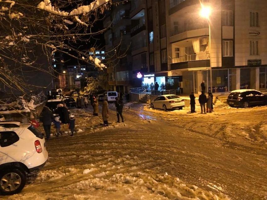 Elazığ'da deprem! Çok sayıda ölü ve yaralı var, Hatun Teyze de kurtarıldı...