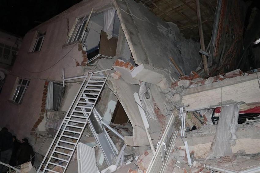 Elazığ'da deprem! Çok sayıda ölü ve yaralı var, Hatun Teyze de kurtarıldı...