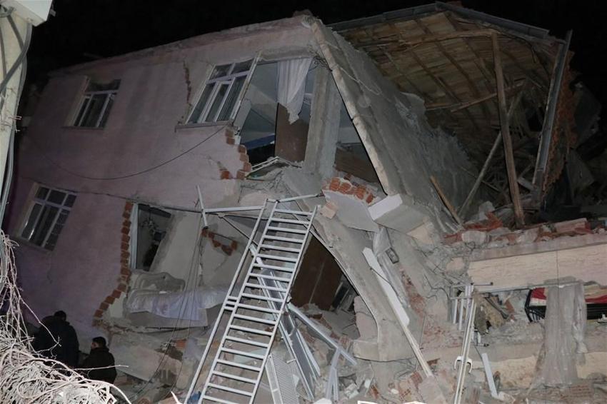Elazığ'da deprem! Çok sayıda ölü ve yaralı var, Hatun Teyze de kurtarıldı...