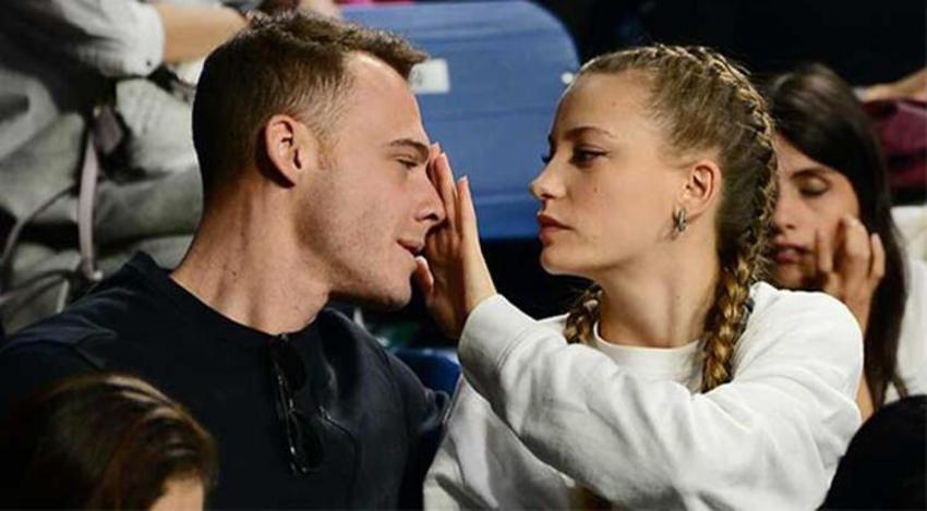 Kerem Bürsin ve Serenay Sarıkaya görüşüyor!
