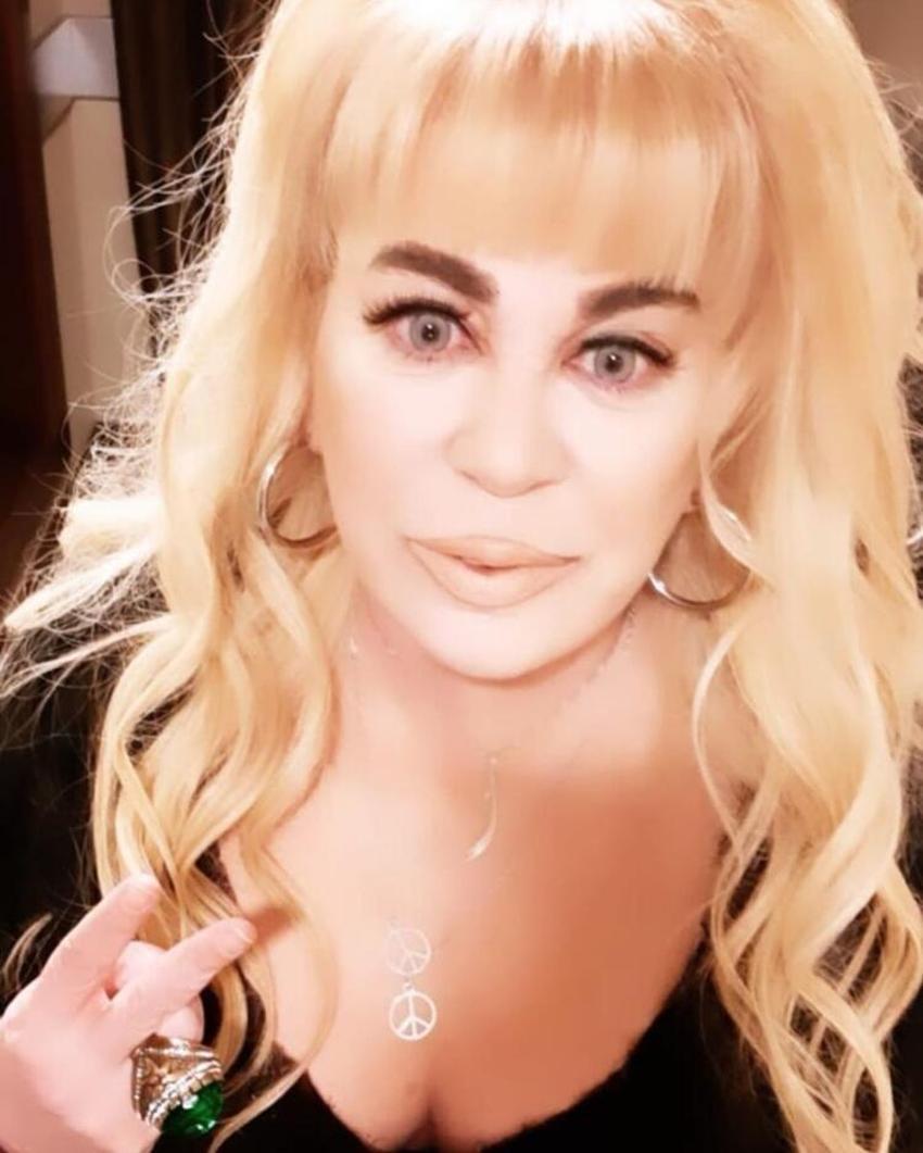 Zerrin Özer sosyal medyanın diline düştü!