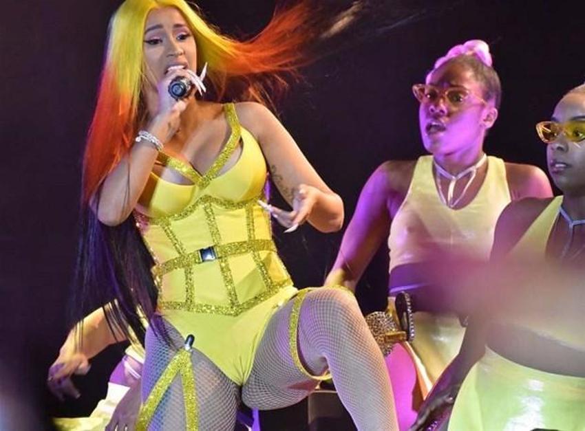 Cardi B şov yaptı!