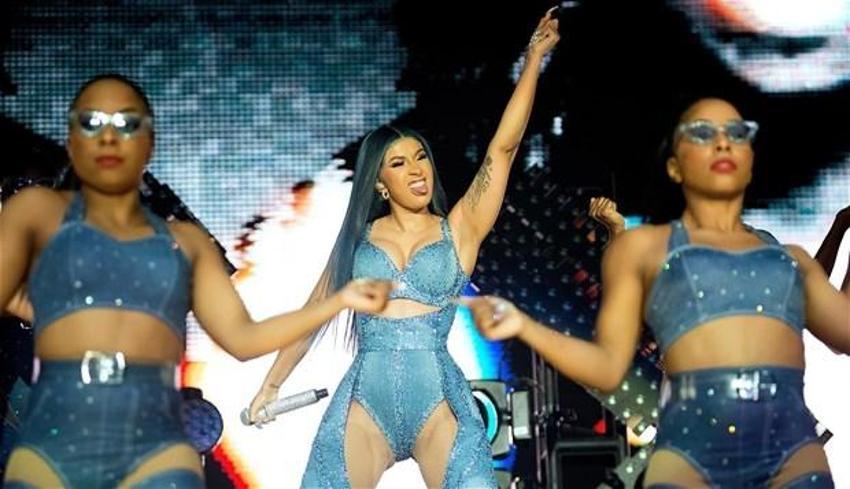 Cardi B şov yaptı!