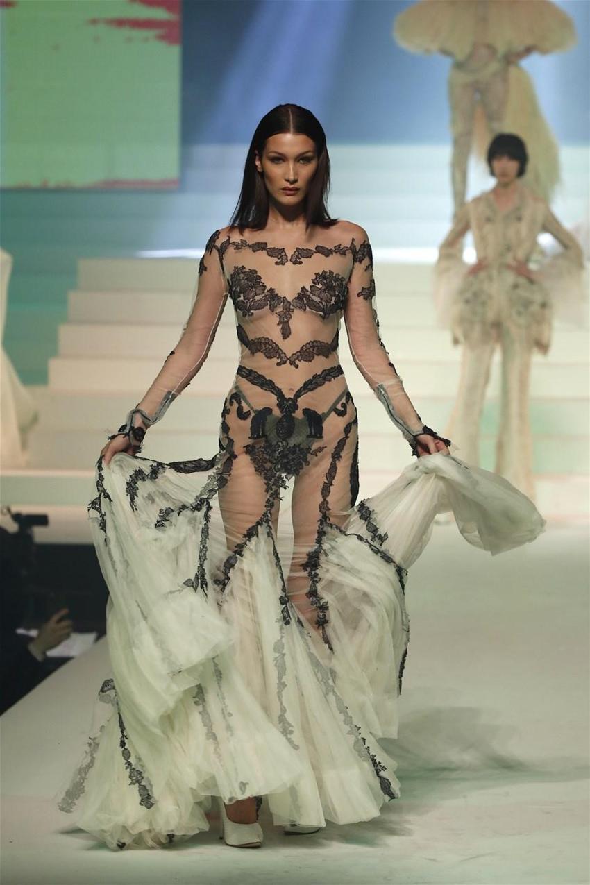 "Victoria's Secret ile çalışırken tacize uğradım"