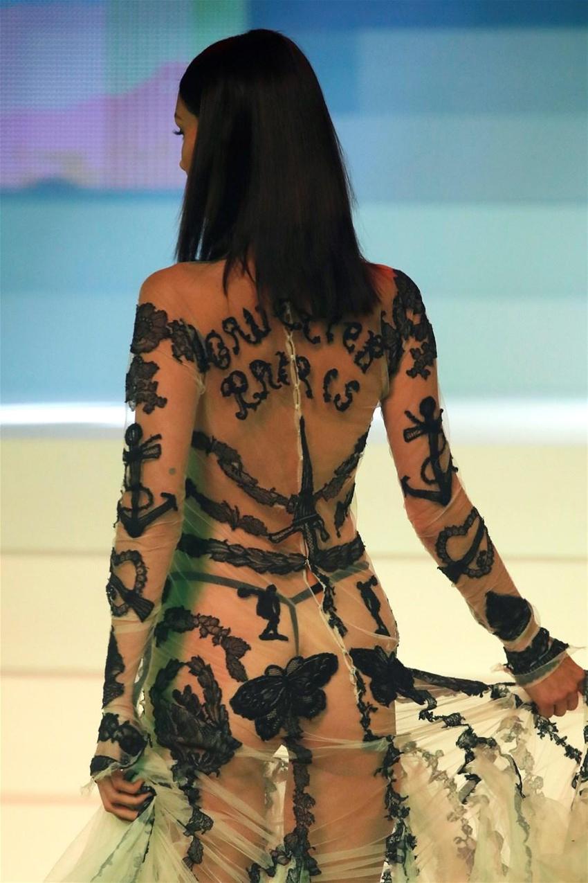 "Victoria's Secret ile çalışırken tacize uğradım"