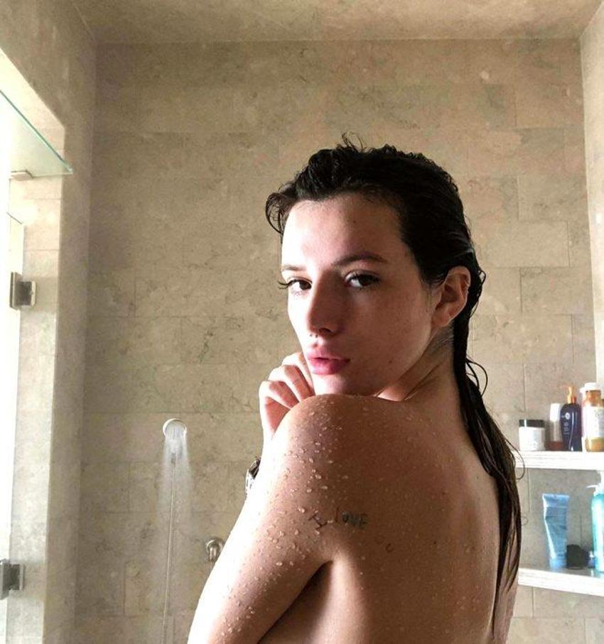 Bella Thorne'dan kalça dansı!