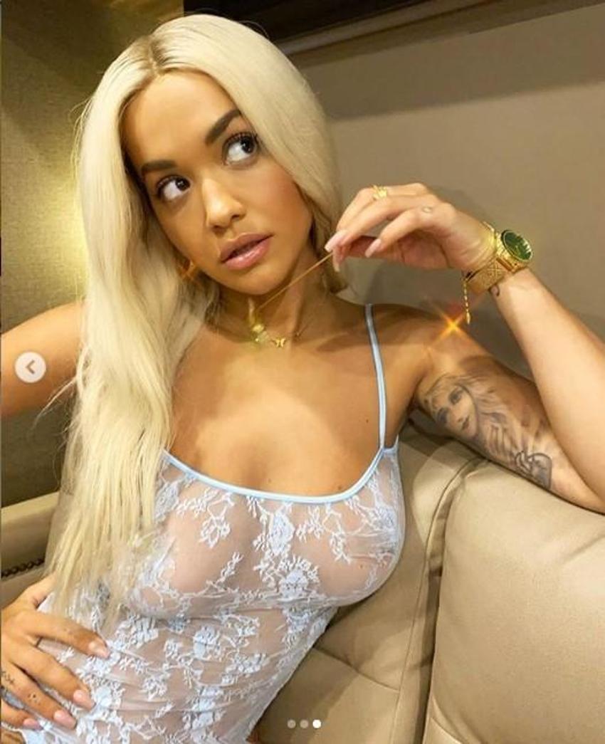 Rita Ora Instagram'ı salladı! İç çamaşırsız pozları..