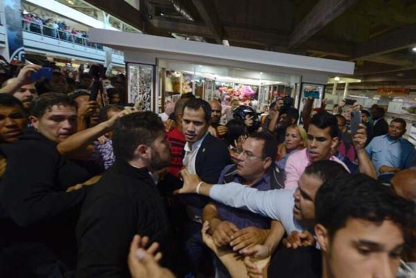 Venezuela'ya dönen Guaido'ya şok saldırı