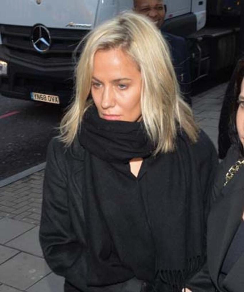Ünlü sunucu Caroline Flack intihar etti