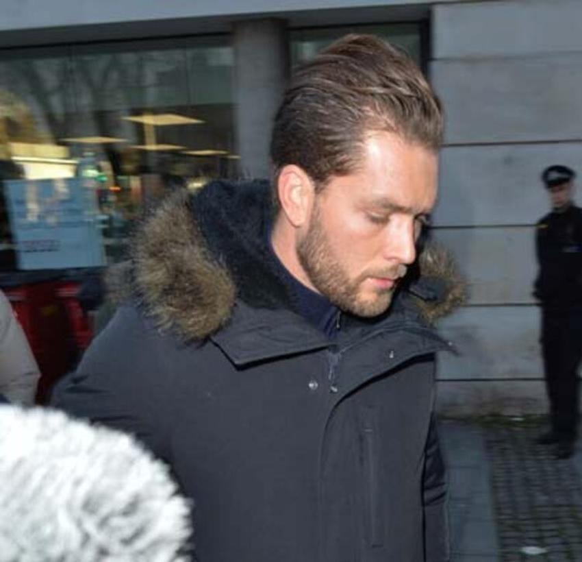 Ünlü sunucu Caroline Flack intihar etti