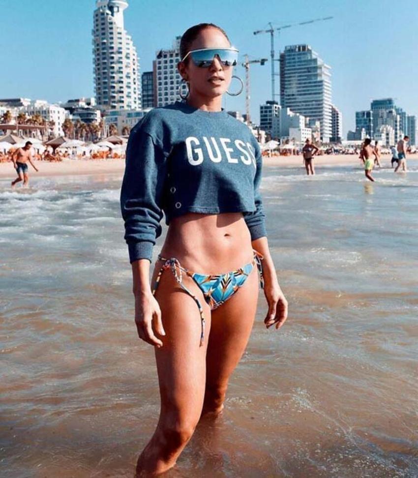 Jennifer Lopez ortalığı yakıp geçti!