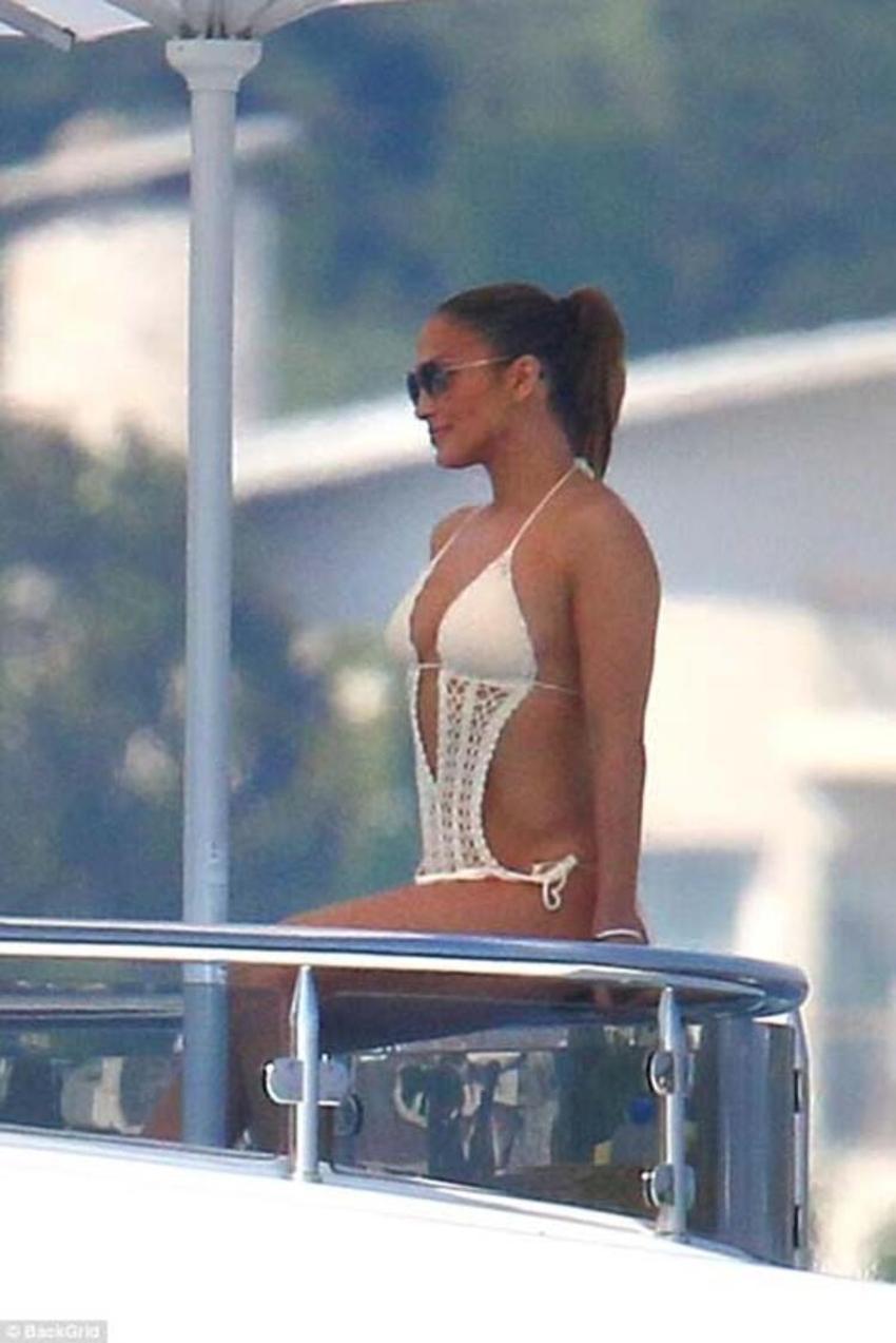 Jennifer Lopez ortalığı yakıp geçti!