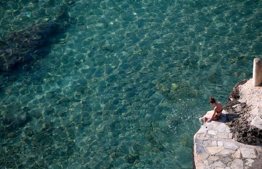 Antalya'da şubatta denize girdiler!