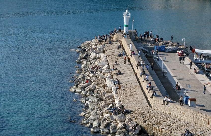 Antalya'da şubatta denize girdiler!
