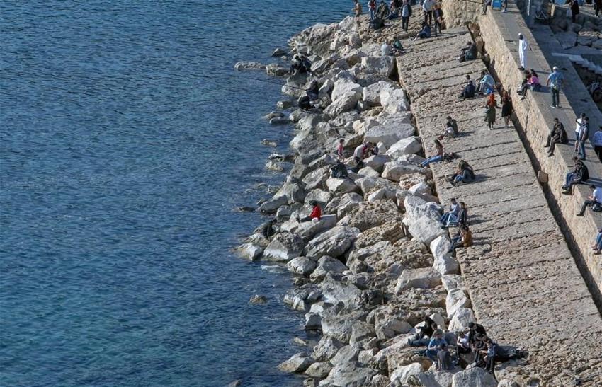 Antalya'da şubatta denize girdiler!