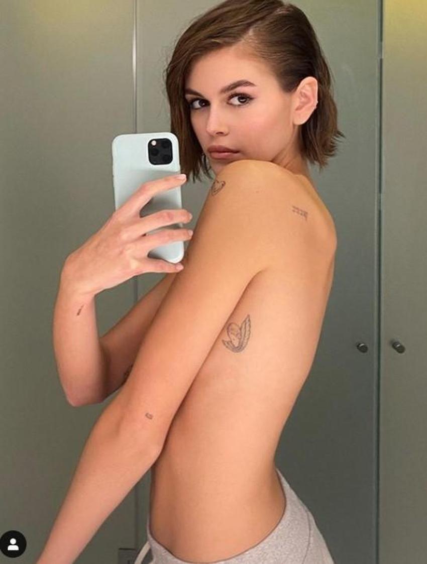 Kaia Gerber dövmesini gösterdi