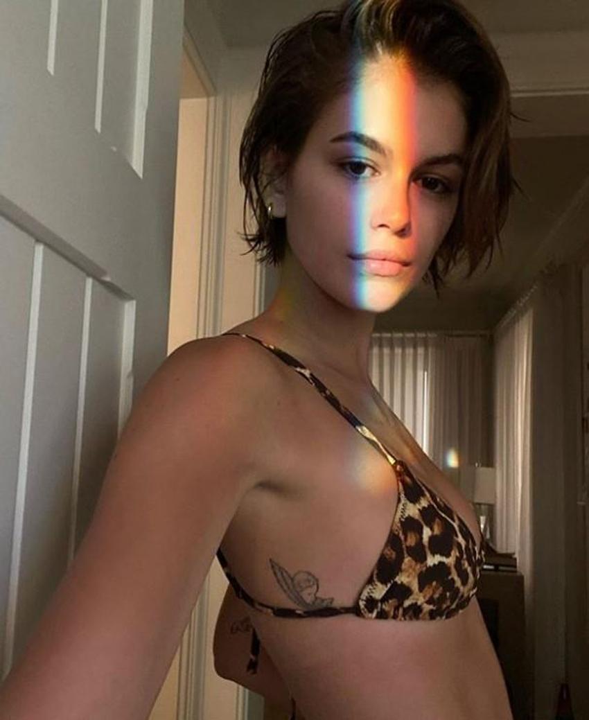 Kaia Gerber dövmesini gösterdi
