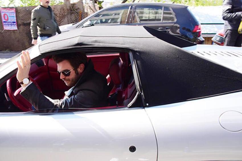 Kıvanç Tatlıtuğ'un klasik araba sevdası