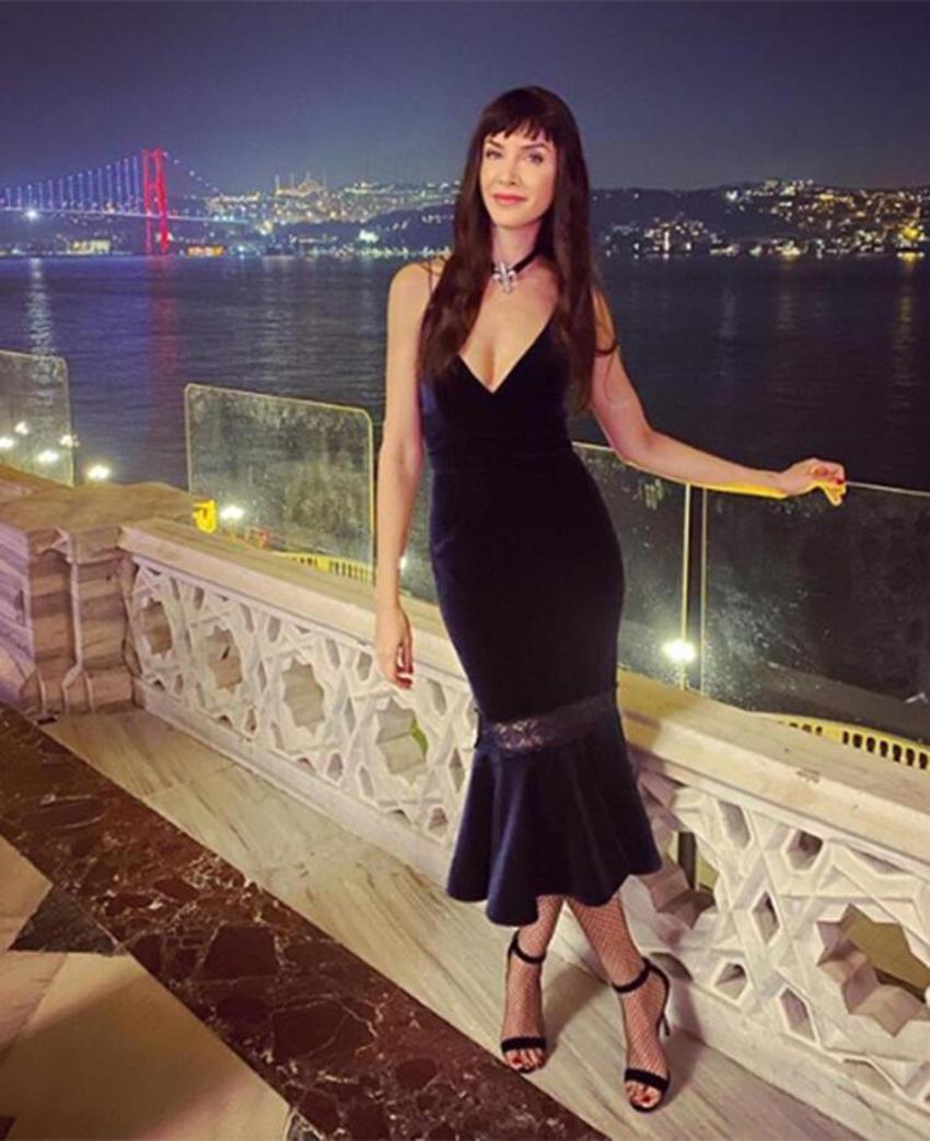 Ünlü oyuncu Ahu Yağtu sahnede kaza geçirdi!