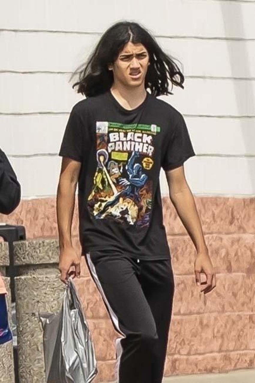 Michael Jackson'ın balkondan sarkıttığı oğlu büyüdü