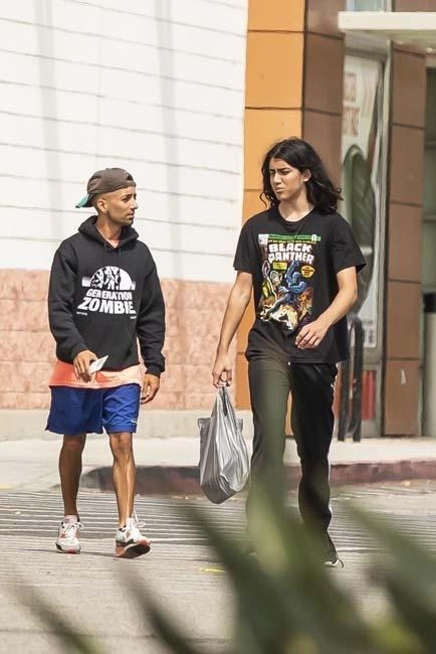Michael Jackson'ın balkondan sarkıttığı oğlu büyüdü