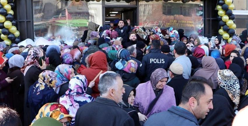 Açılışta indirim izdihamı!