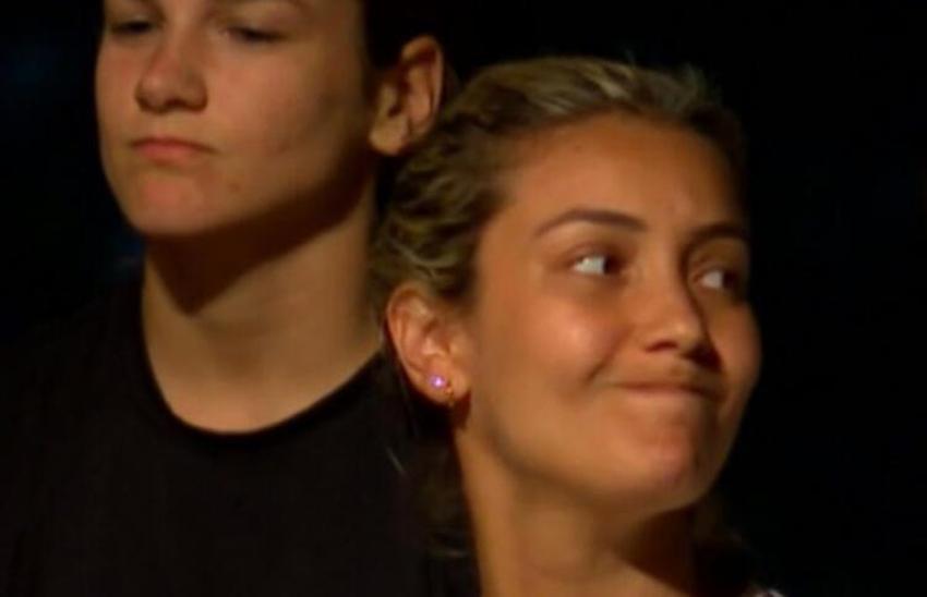 Survivor'da ilginç anlar! Öp bir kere...