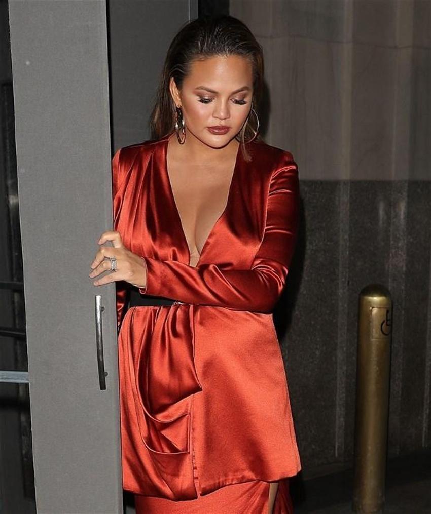 Chrissy Teigen'den flaş itiraf!