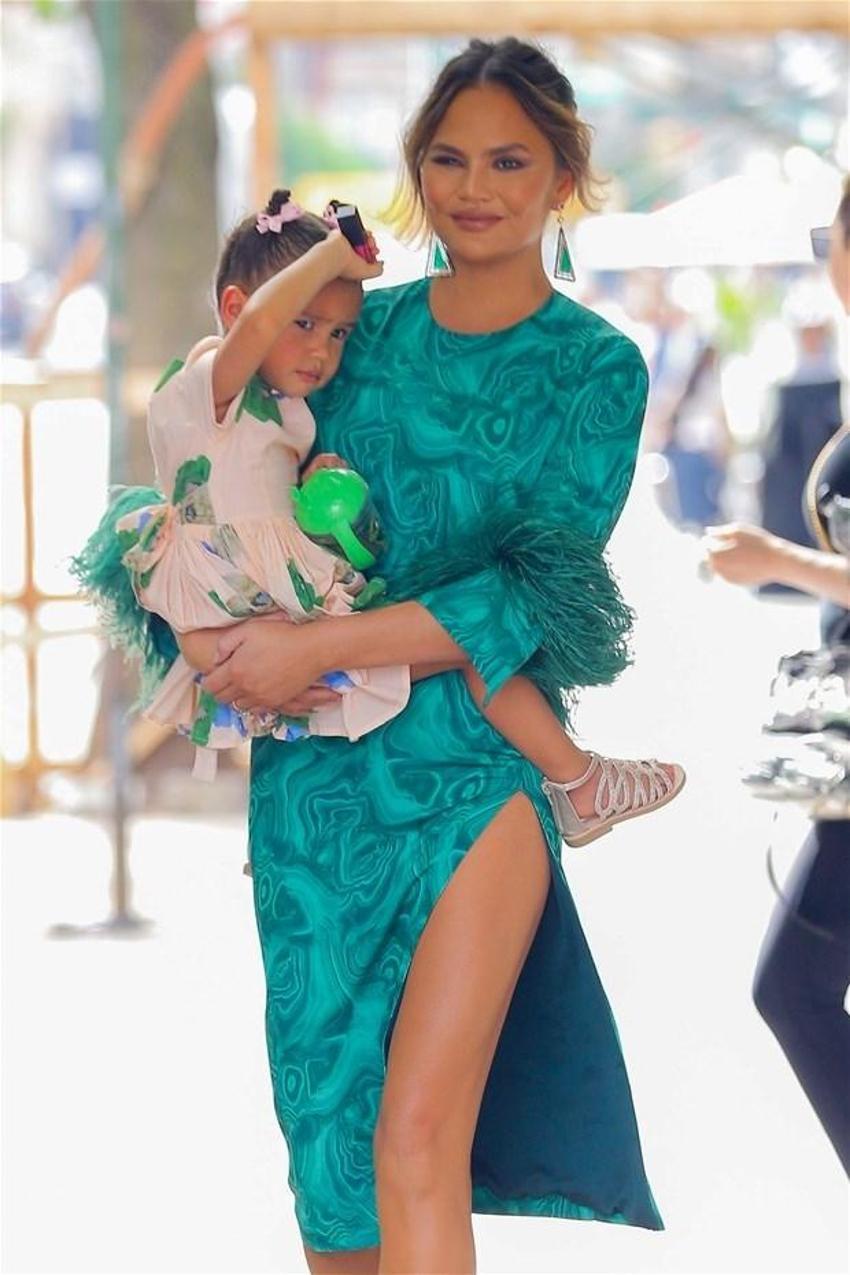 Chrissy Teigen'den flaş itiraf!