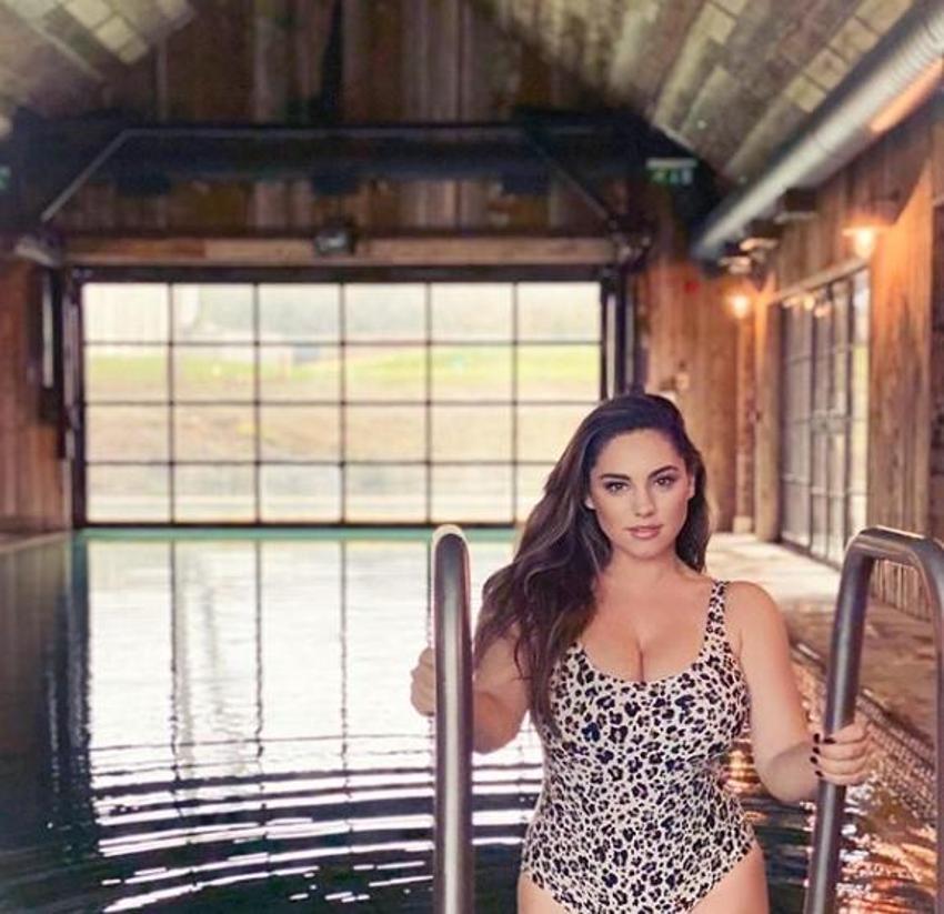 Kelly Brook büyüledi!
