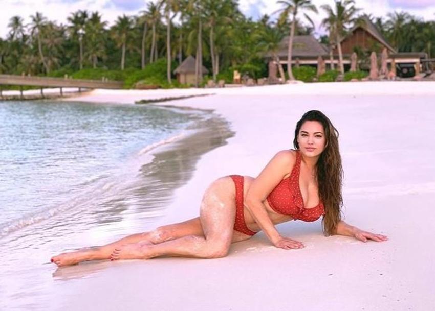 Kelly Brook büyüledi!