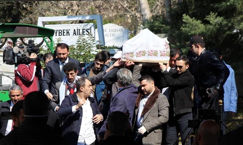 Hayatanı kaybeden Muhterem Nur son yolculuğuna uğurlandı!