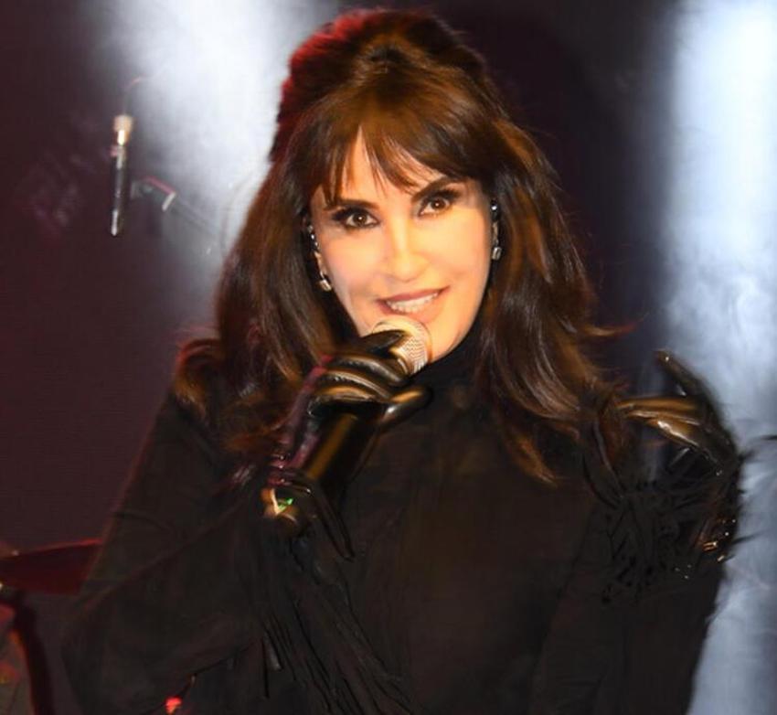 Ayşegül Aldinç'ten uyarı: Deliler gibi alışveriş yapmayın!