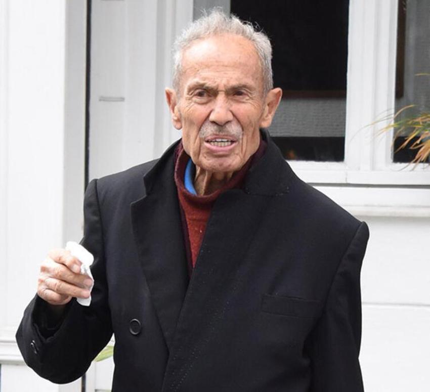 Gören şaştı! 93 yaşındaki ünlü isim...