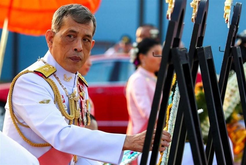 Tayland Kralı'ndan 'corona virüs' karantinası: 20 kadından oluşan haremiyle Alpler'de otele kapandı