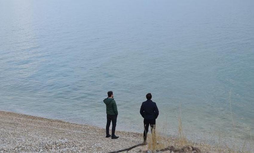 Görüntülediği cismi 'Van Gölü Canavarı' sandı