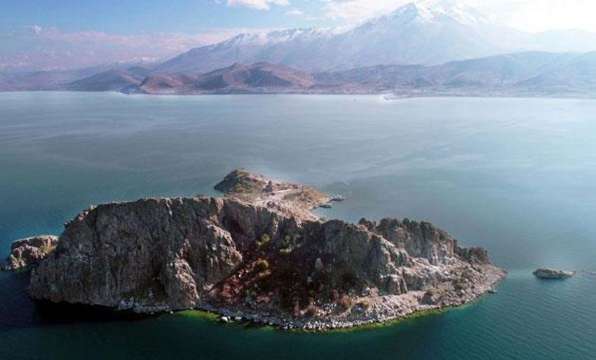 Van Gölü canavarı, 131 yıl önce Osmanlı gazetesine manşet olmuş