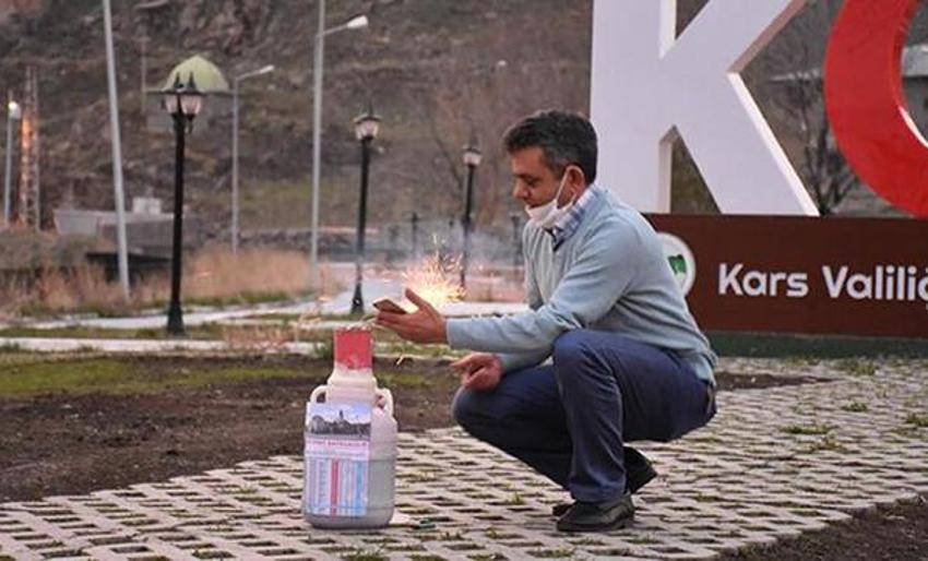 Türkiye'de ramazanın ilk iftar topu Kars'ta atıldı.